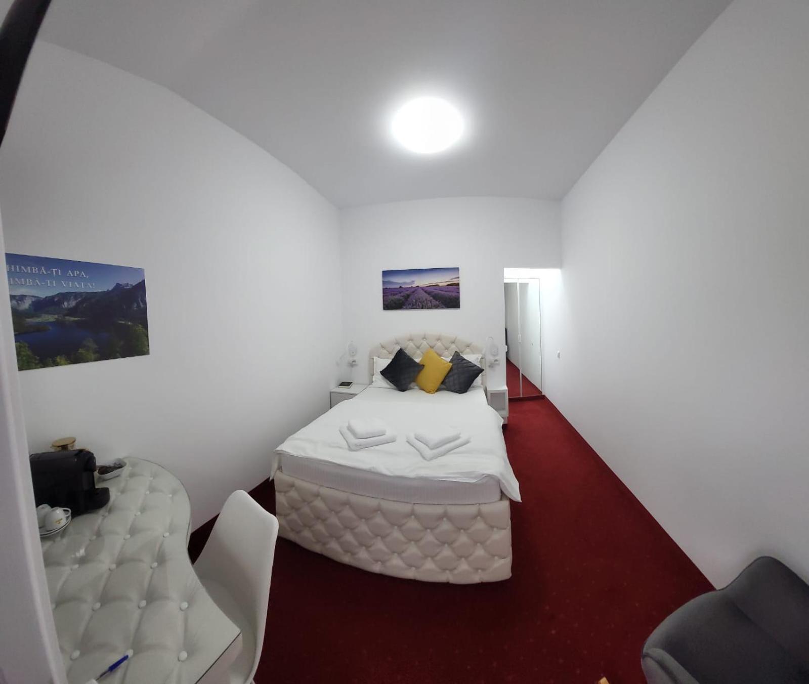 Royal Park Complex Hotel Bascov Exterior photo